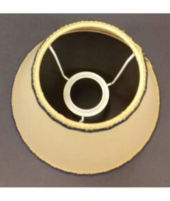 PANTALLA PARA LÁMPARA 20X10X14 CM OCRE+CENEFA -Bazar Casa Sole pantalla para lampara 20x10x14 cm ocrecenefa 2